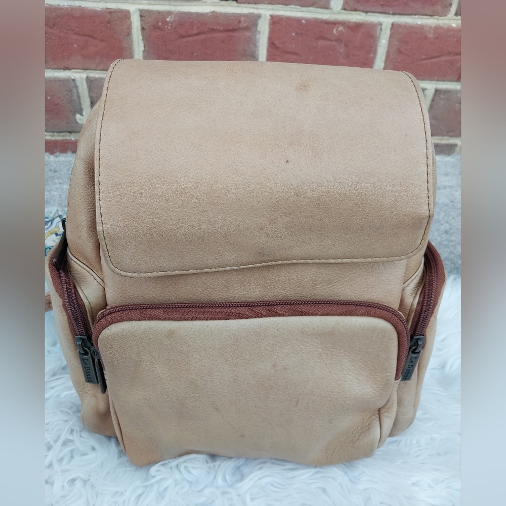 Le Donne Leather Backpack - Picture 2 of 15